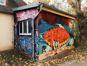 Aufwendig gestaltete Gebäudewand
