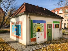 Trafostation künstlerich gestaltet mit Stencil-Elementen