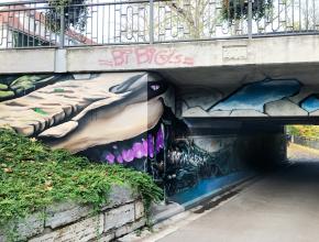 Künstlerisch gestaltete Mauer