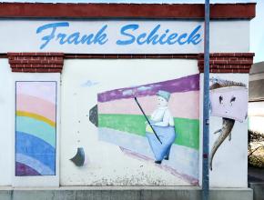 Hauswände eines Malereibetriebs