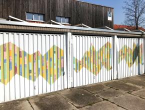 Bunt gestaltete Garagentore