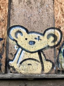 Maus auf Mauer