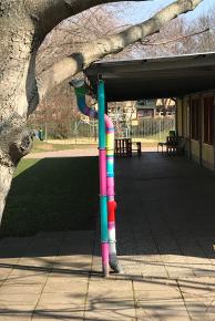 Farbenfrohe Regenrinne