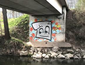 Brückenpfeiler mit Gesicht