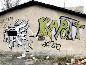 Verlassenes Gebäude bunt gestaltet