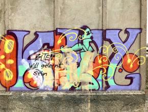 Bunt gestaltete Mauer