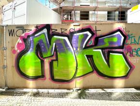 Tag auf Baustellenumzäunung