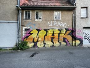 Tag auf leerstehendem Gebäude
