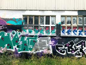 Tags auf leerstehendem Haus