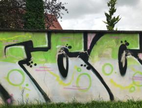 Tag auf Mauer