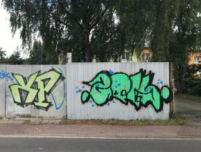 Tags auf Mauer & Wellpappzaun