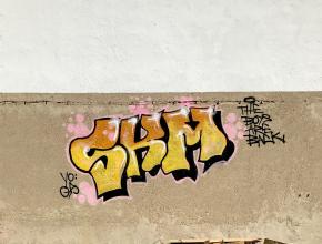 Tag auf Hauswand