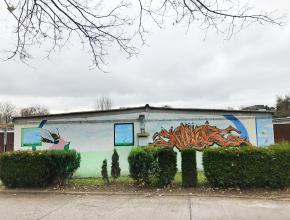 Tags auf Garagenwänden