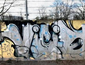 Bolzplatz-Mauern mit Tags