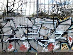Bolzplatz-Mauern mit Tags