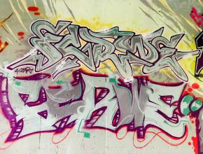 Tags unter einer Brücke