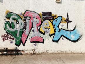 Tags auf Industrie-Gebäude