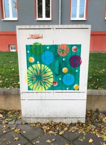 Motiv in Schablonentechnik auf Versorgungskasten