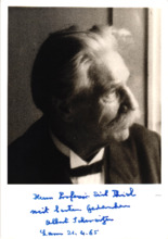 Eigenh. Widmung Albert Schweitzers auf einem Photo, 1965