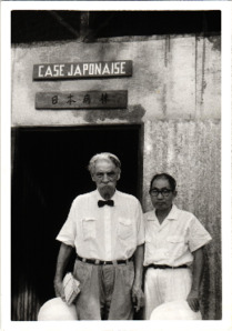Beschriftetes Foto - Albert Schweitzer und Dr. Isao Takahashi, Lambarene 1964