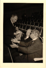 Beschriftetes Foto - Albert Schweitzer, Prof. Heisenberg & Prof. Hehn, Lindau 1954