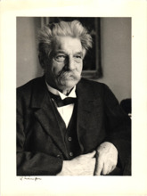 Vom Fotografen Robert Läuffer signierte Portraitaufnahme von Albert Schweitzer