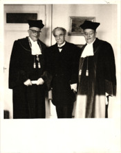 Beschriftetes Foto - Albert Schweitzer mit Prof. Rosenkrantz und Prof. Michel, Gunsbach 1957