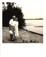 Beschriftetes Foto - Albert Schweitzer und Emmy Martin, Lambarene 1965