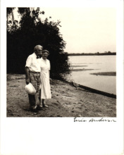 Von Erica Anderson signiertes Foto - Albert Schweitzer & Emmy Martin, Lambarene 1965