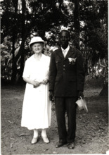 Beschriftetes Foto - Emmy Martin und Madoungou, Lambarene 1965