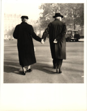 Foto von Emmy Martin & Albert Schweitzer, Paris 1955; in Sammelkuvert von Emmy Martin