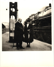 Foto von Emmy Martin & Albert Schweitzer, Paris 1955; in Sammelkuvert von Emmy Martin