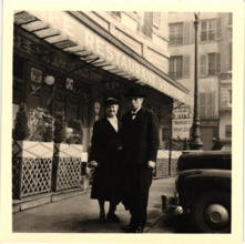Foto von Emmy Martin & Albert Schweitzer, Paris 1955; in Sammelkuvert von Emmy Martin