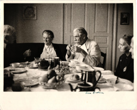 Beschriftetes Foto - Prof. Fritz Behn, Emmy Martin, Albert Schweitzer und Mathilde Kottmann, Frankreich 1959