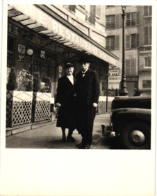 Beschriftetes Foto - Albert Schweitzer und Emmy Martin, Paris 1955