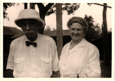 Beschriftetes Foto - Albert Schweitzer und Emmy Martin, Lambarene 1962/63