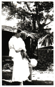 Beschriftetes Foto - Albert Schweitzer und Emmy Martin, Lambarene 1963