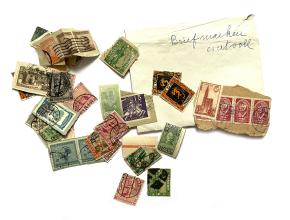 Kleines Briefkuvert mit Afrika-Briefmarken