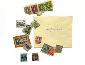 Kleines Briefkuvert mit Afrika-Briefmarken