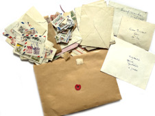 Großes Briefkuvert mit Tausenden Afrika-Briefmarken