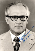 Bild mit Signatur von Erich Honecker