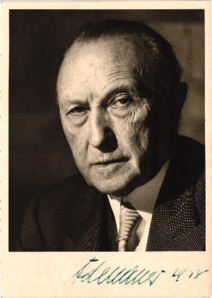 Photo von Konrad Adenauer mit eigenhändiger Unterschrift