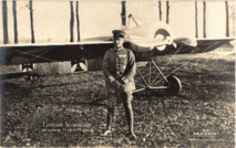 Leutnant Immelmann an seinem Fokker-Flugzeug
