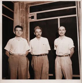 Albert Schweitzer mit den Lambarene-Ärzten Arnold Brack & René Kopp