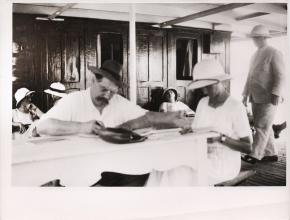 An Board des Dampfers nach Europa. Mit Albert Schweitzer & Mathilde Kottmann.