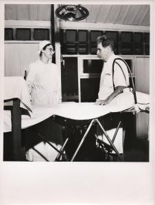 Albert Schweitzer & Maria Lagendijk im Operationssaal.