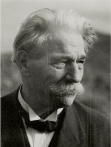 Portraitaufnahme v. Albert Schweitzer bei der Vorführung des Films 