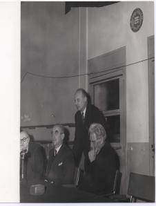 Jean Rostand und Albert Schweitzer während der Arbeitervereinigung „Universität im Werk“ in Paris (1959)