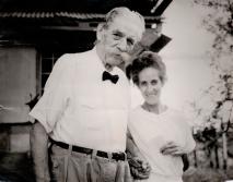Albert Schweitzer mit der Autorin Clara Urquhart