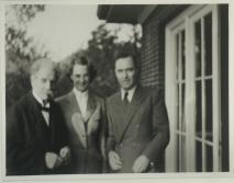 Albert Schweitzer mit Gräfin Erdödy und Richard Meiners Sohn in Hamburg